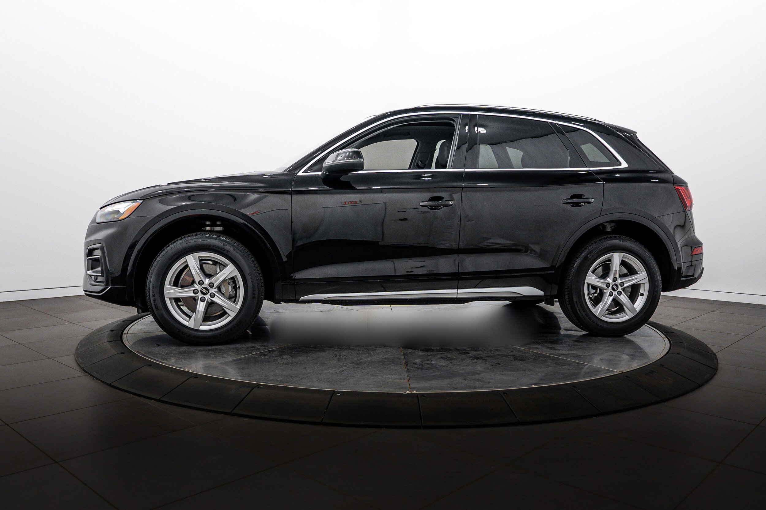 Certified 2023 Audi Q5 Premium w/ Convenience Package AWD/4WD image 6
