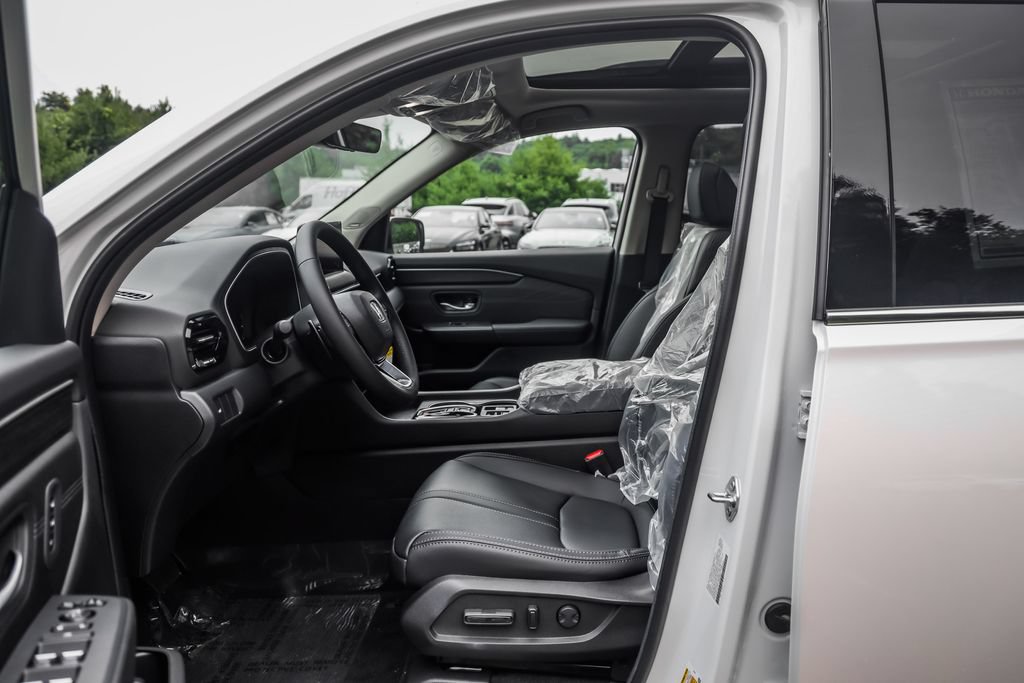 New 2026 Honda Pilot Touring image 13