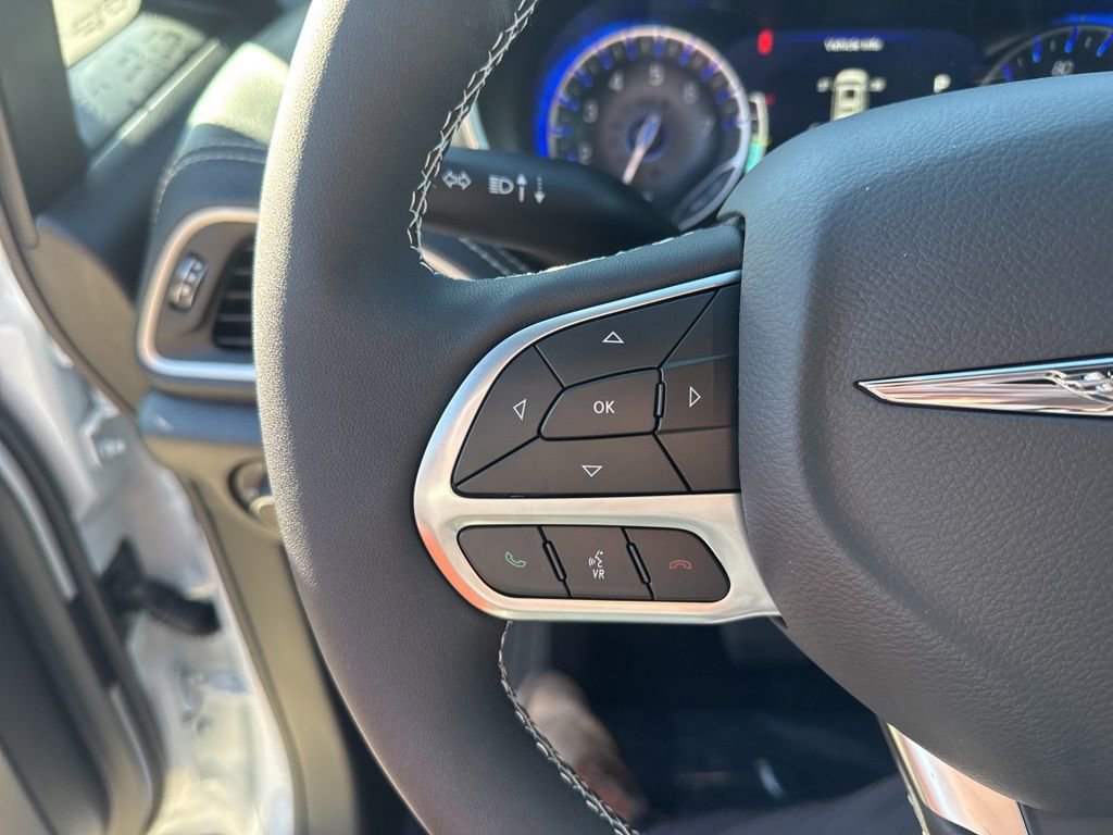 New 2026 Chrysler Pacifica Select image 11