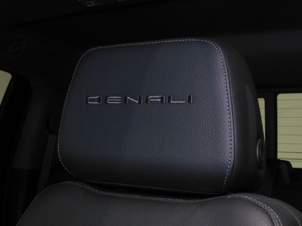 Used 2022 GMC Sierra 3500 Denali w/ Technology Package image 43