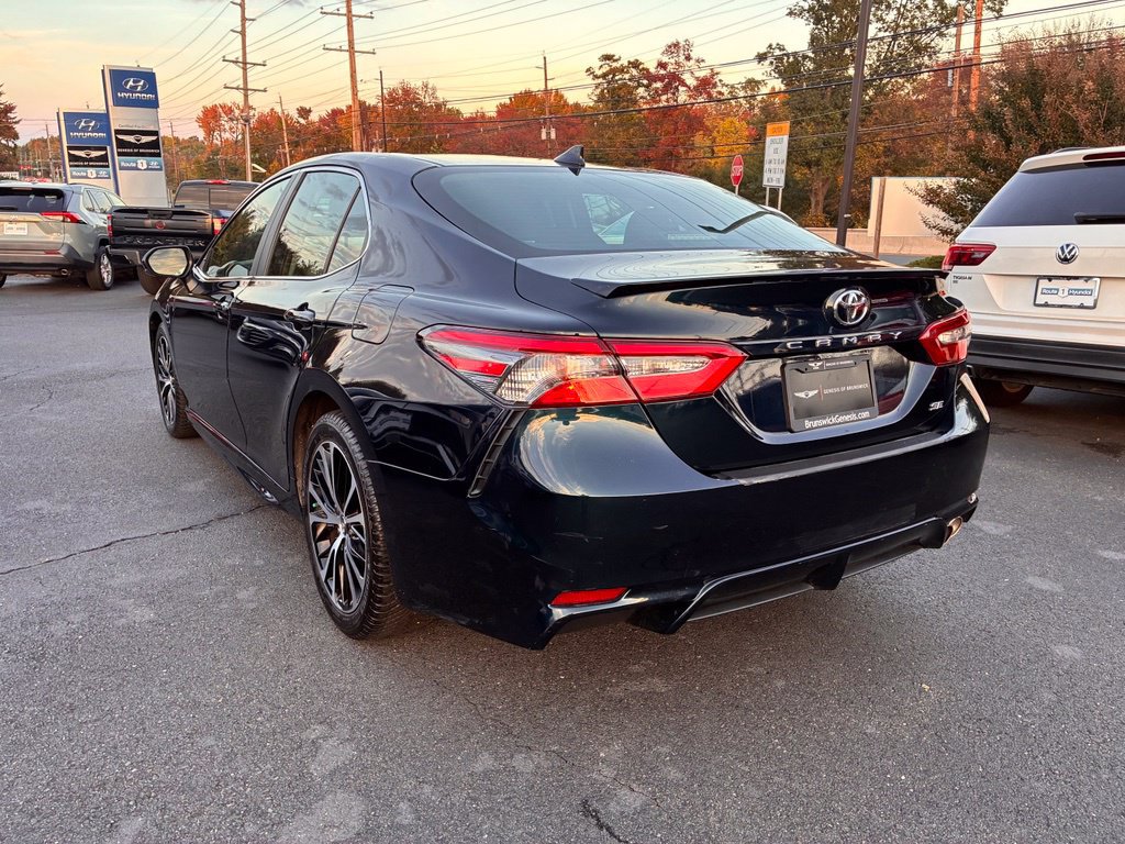 Used 2019 Toyota Camry SE FWD image 5