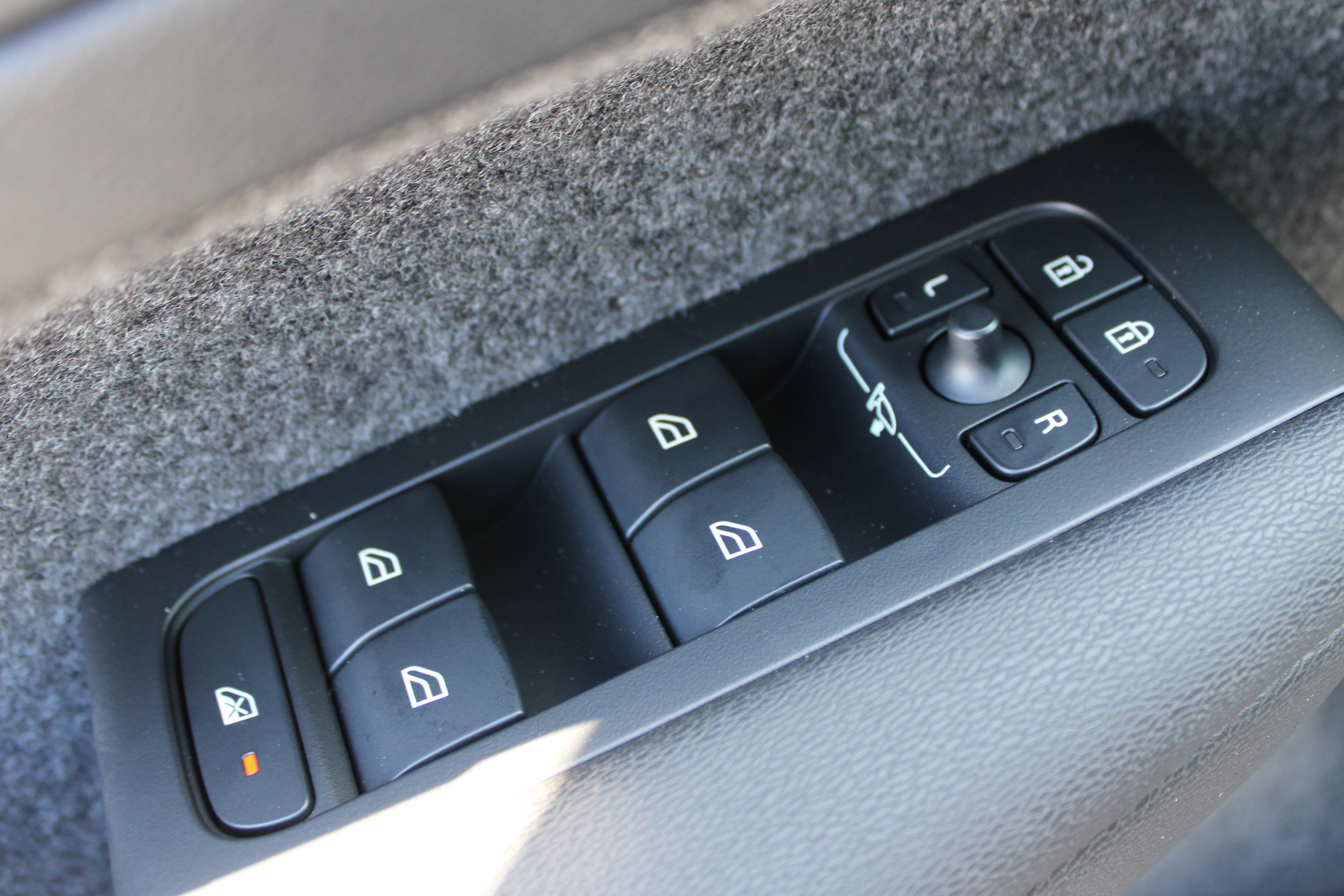 New 2025 Volvo XC40 B5 Plus w/ Protection Package Premier image 16