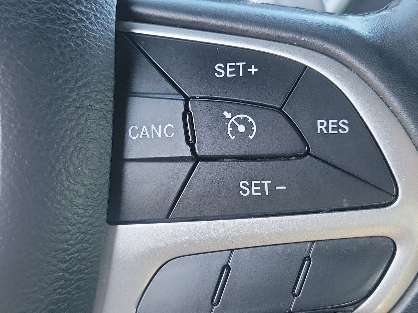 Used 2015 Dodge Challenger SXT Plus w/ Driver Convenience Group image 9