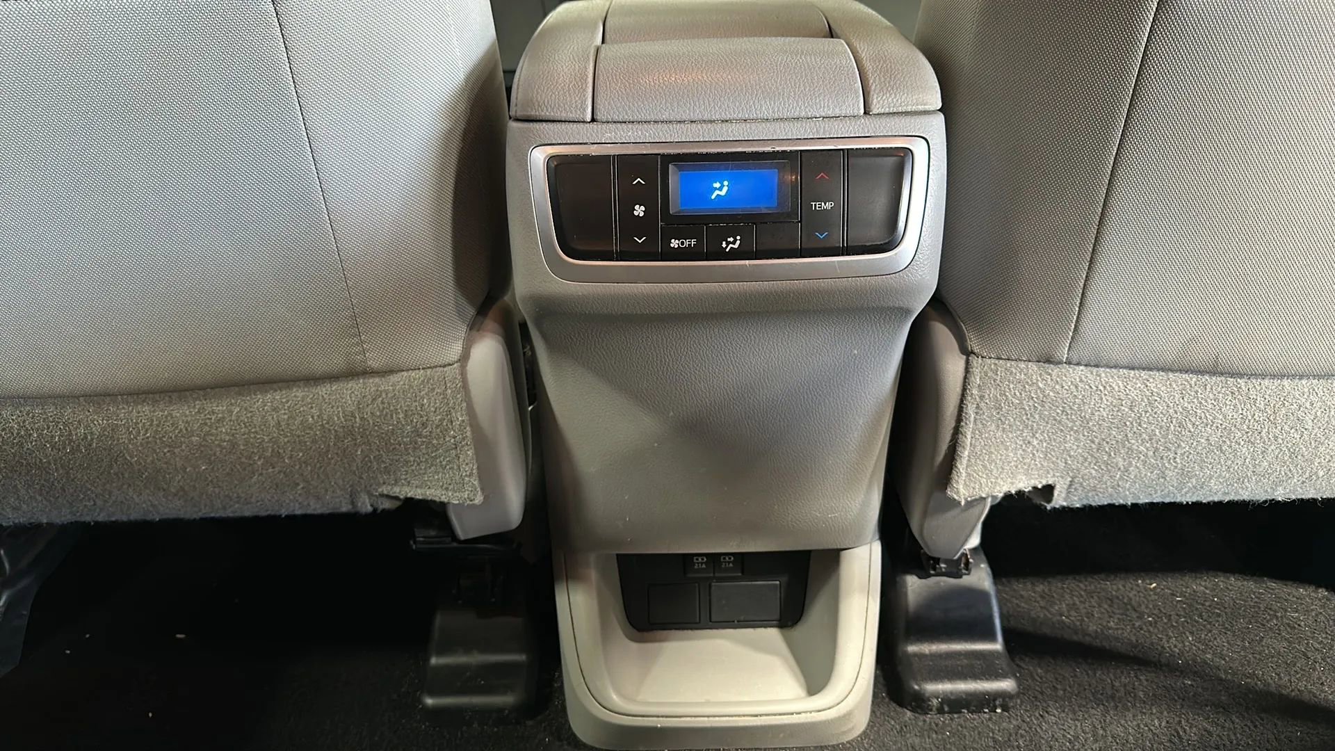 Used 2019 Toyota Highlander LE AWD/4WD image 22