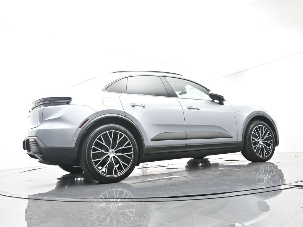 Certified 2025 Porsche Macan Electric RWD image 52