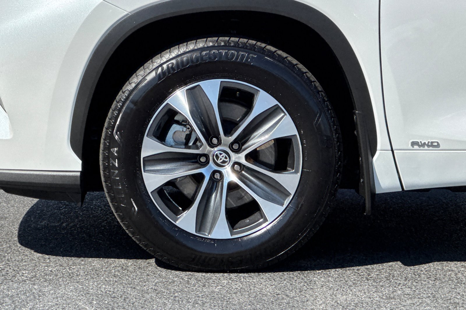 Used 2026 Toyota Highlander XLE AWD/4WD image 13