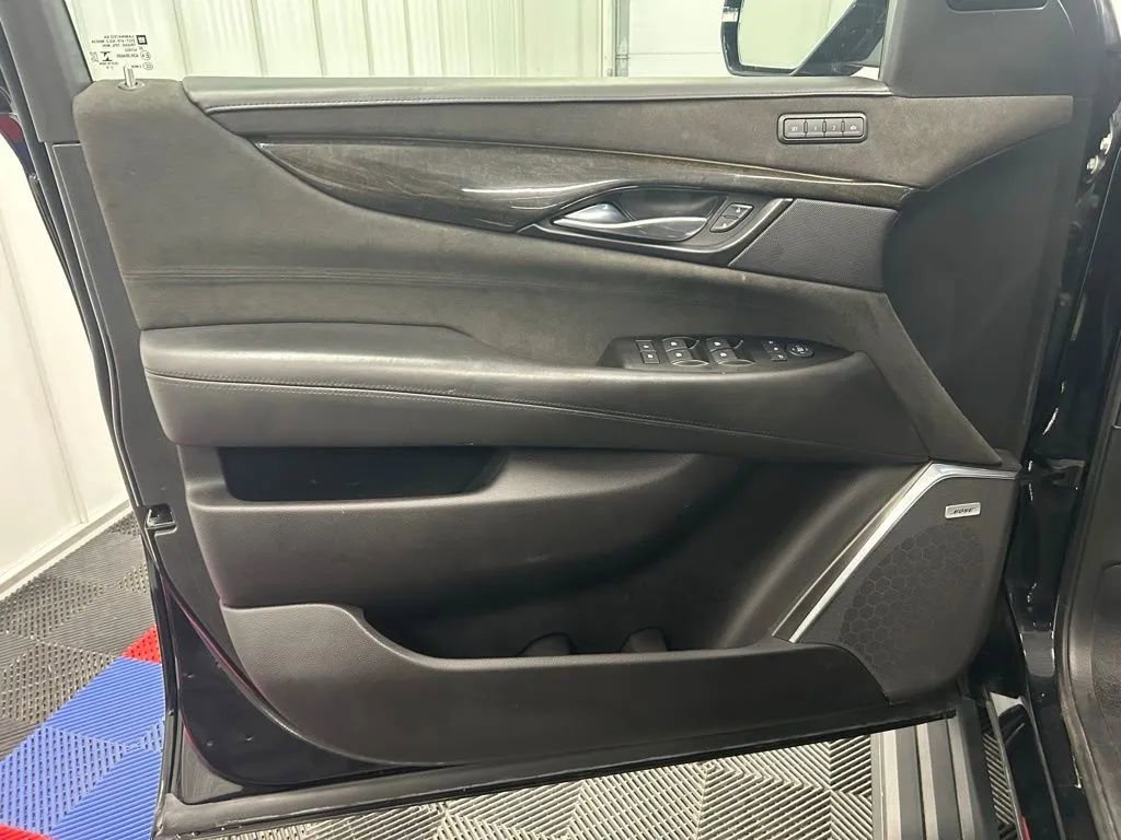 Used 2020 Cadillac Escalade Platinum image 9