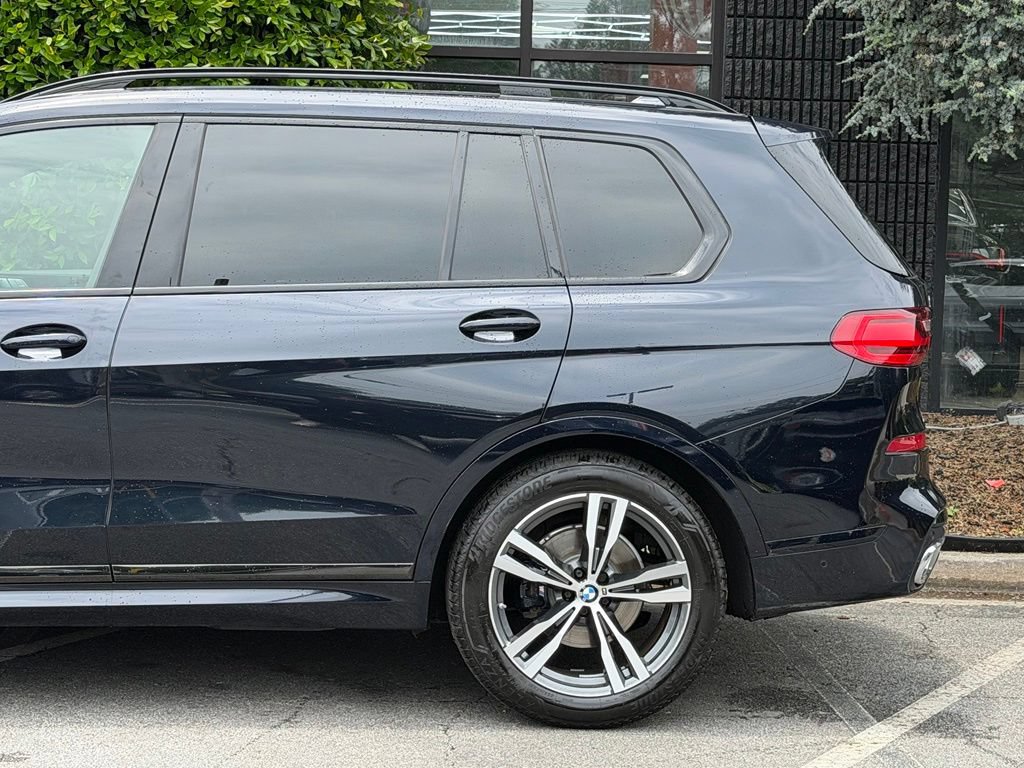 Used 2021 BMW X7 xDrive40i w/ M Sport Package AWD/4WD image 11