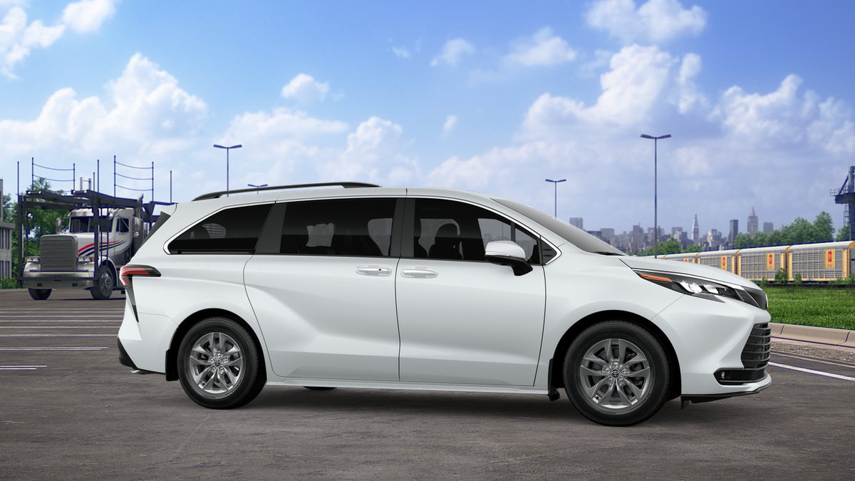 New 2026 Toyota Sienna XLE FWD image 13