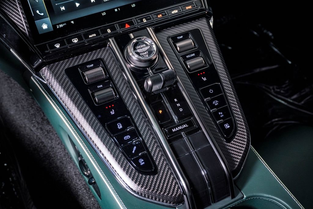 Used 2025 Aston Martin V8 Vantage Coupe RWD image 30