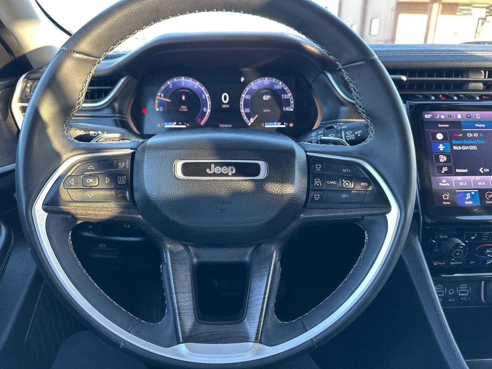 Used 2023 Jeep Grand Cherokee Limited image 29