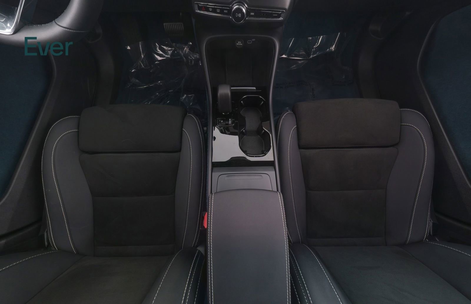 Used 2023 Volvo XC40 Recharge Ultimate w/ Protection Package Premier image 26