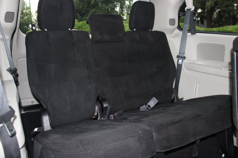 Used 2012 Dodge Grand Caravan Crew FWD image 15