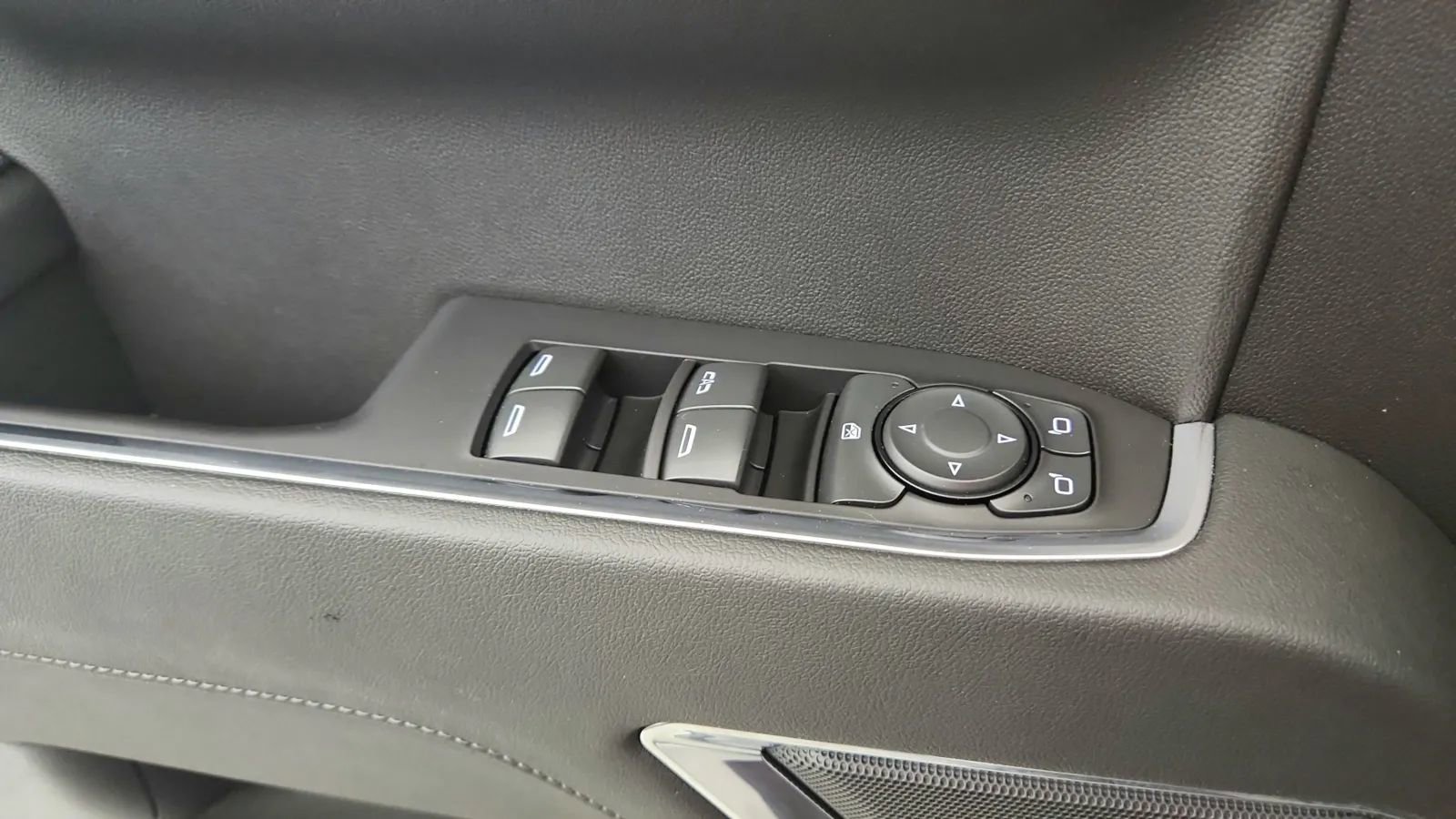 Used 2023 Chevrolet Silverado 1500 LT image 33