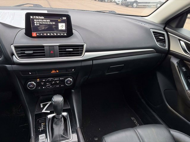Used 2018 MAZDA MAZDA3 Touring FWD image 17