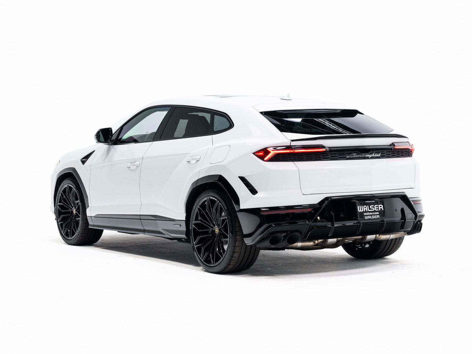 Used 2025 Lamborghini Urus SE AWD/4WD image 3