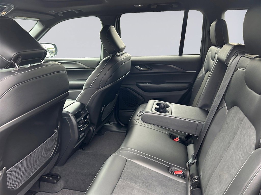 New 2025 Jeep Grand Cherokee 4WD image 16