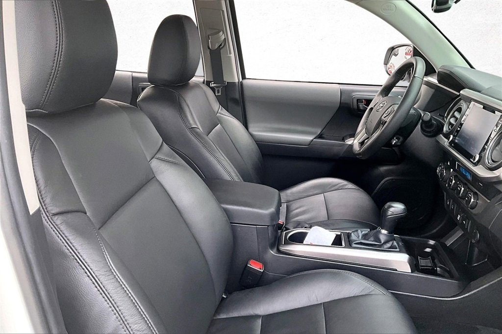 Used 2023 Toyota Tacoma SR5 w/ Technology Package image 31