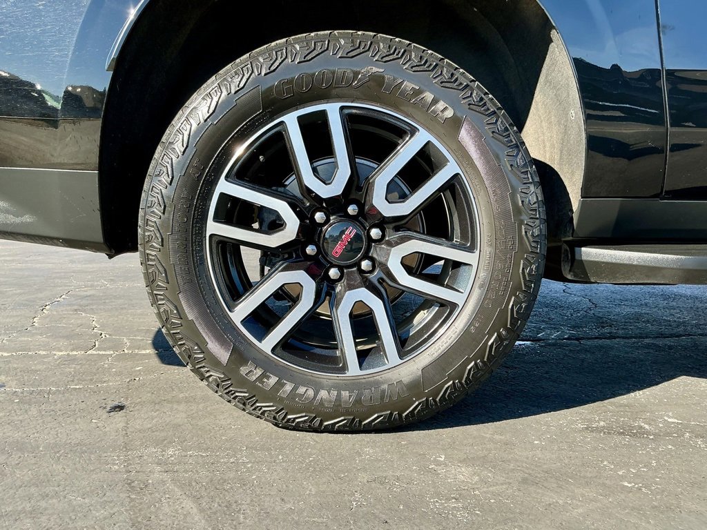 Used 2023 GMC Yukon XL AT4 image 19