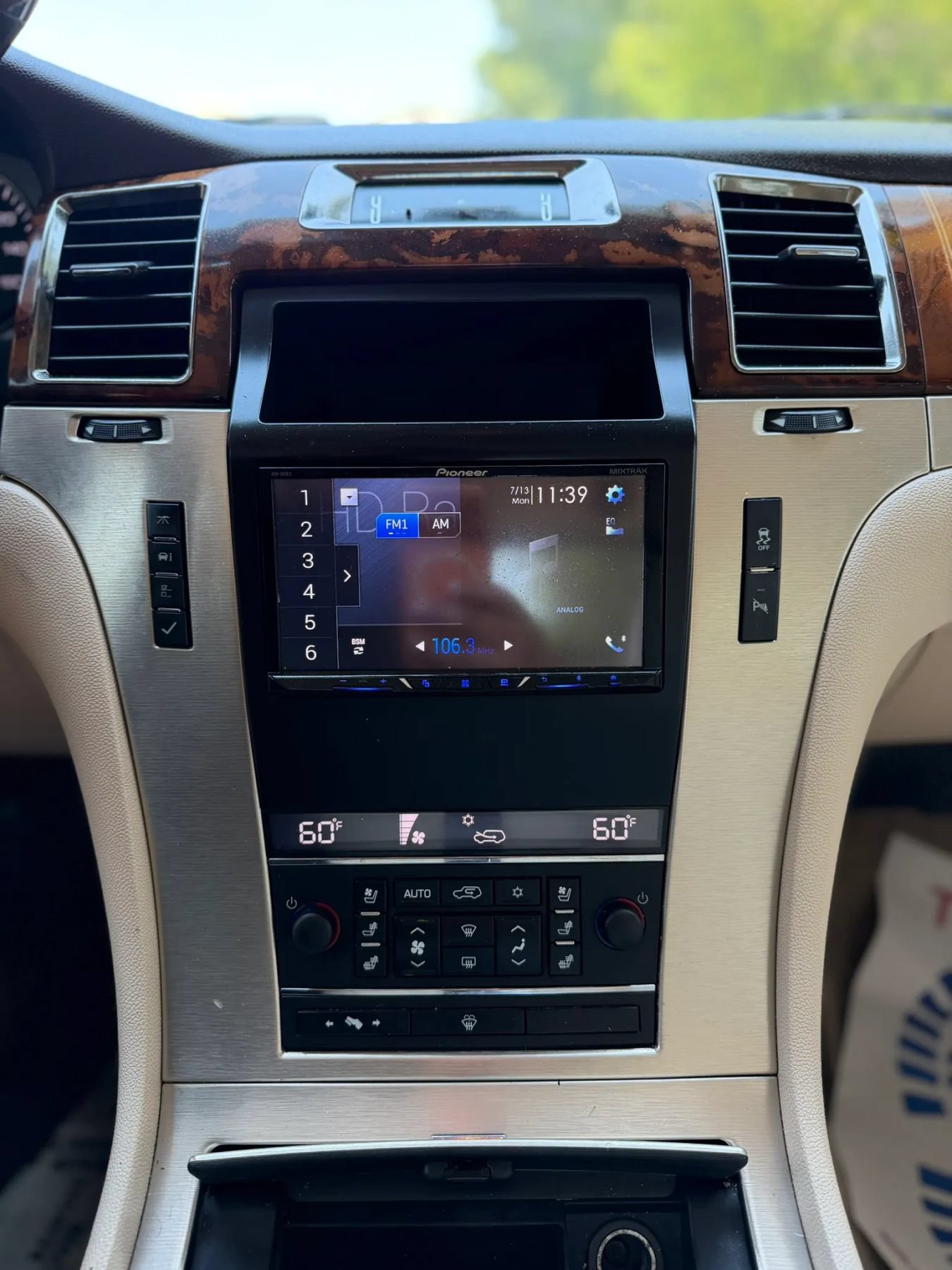 Used 2007 Cadillac Escalade EXT w/ Information Package AWD/4WD image 13