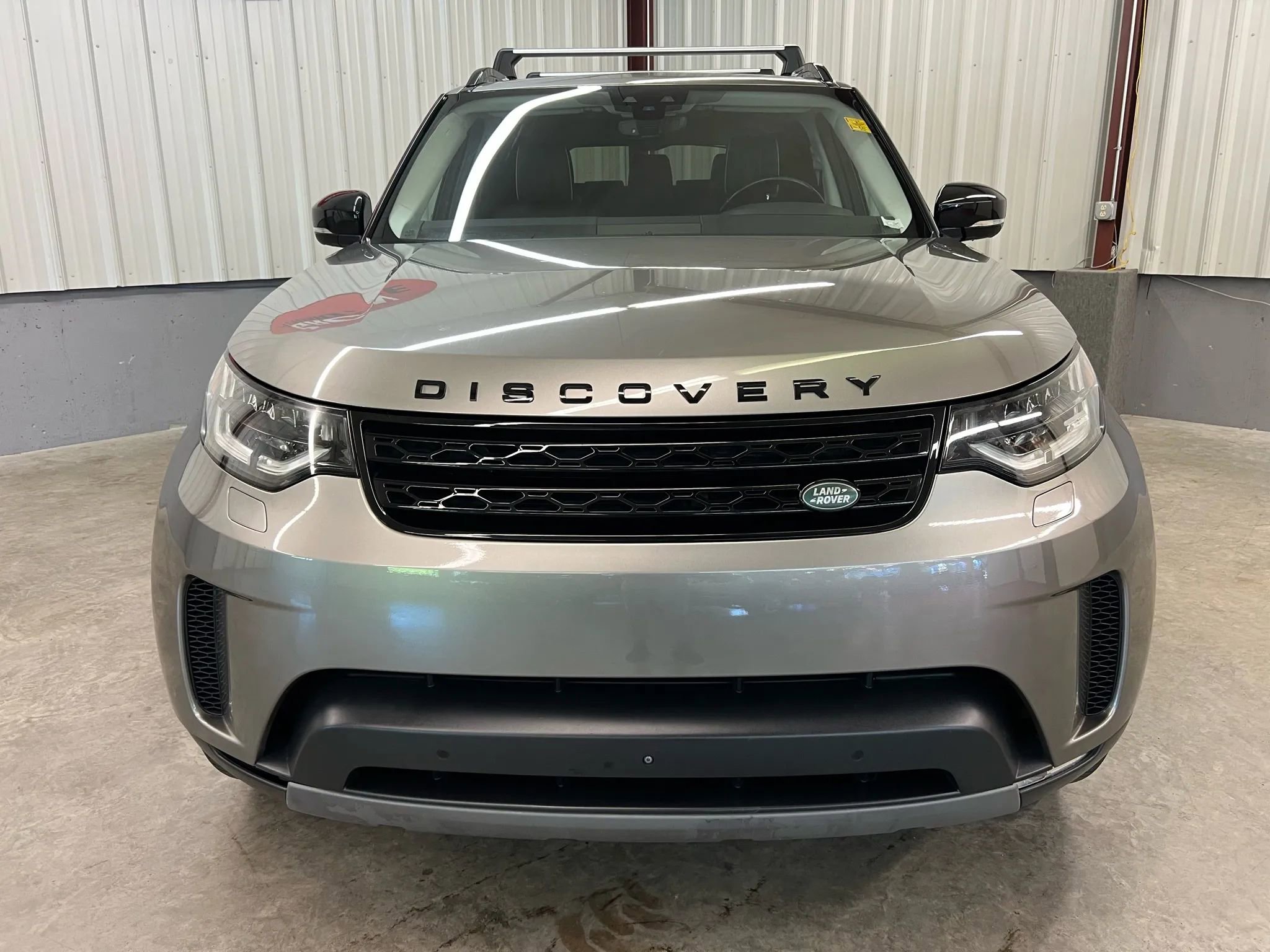 Used 2017 Land Rover Discovery First Edition image 8