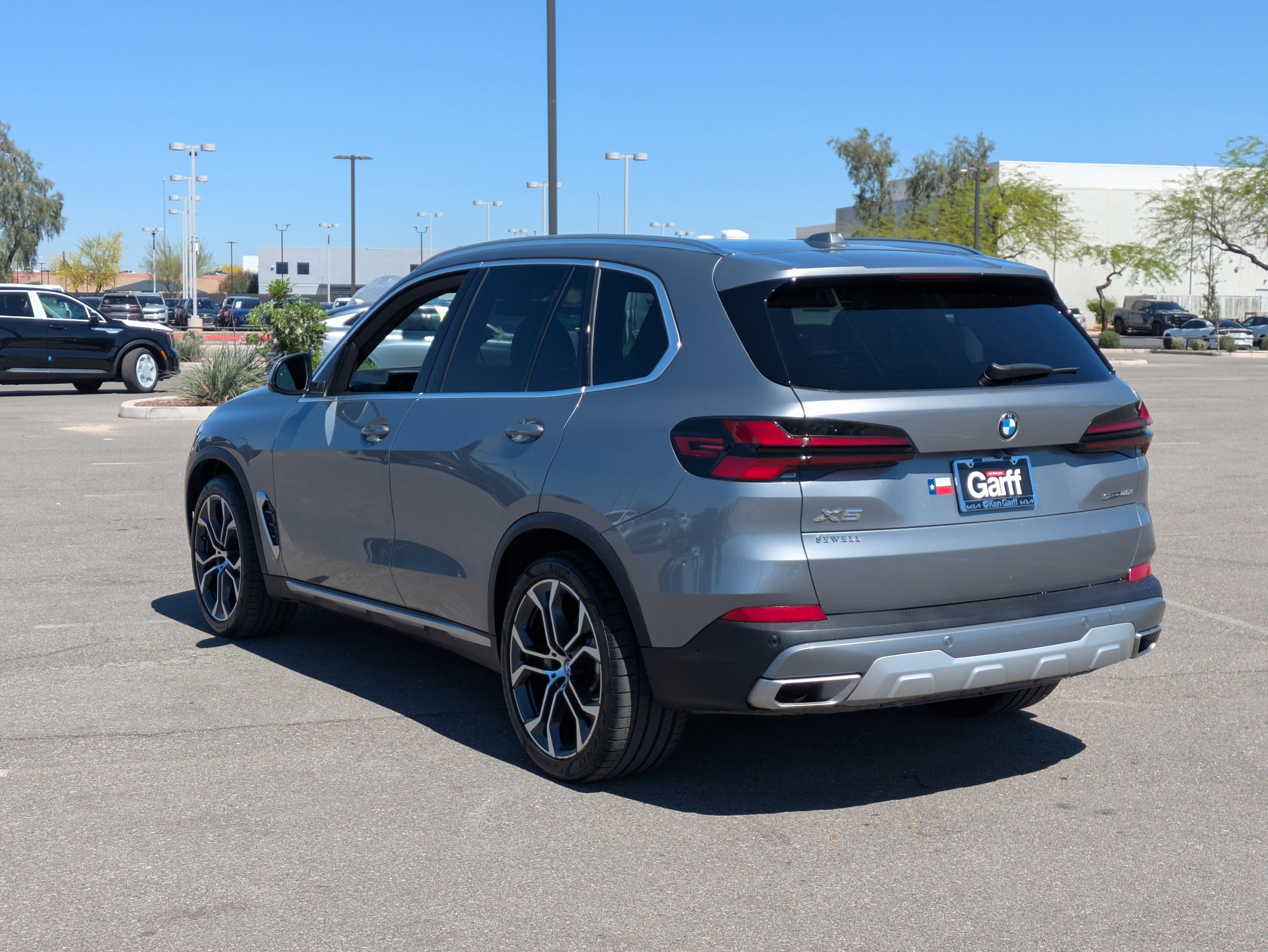 Used 2024 BMW X5 sDrive40i w/ Premium Package image 3