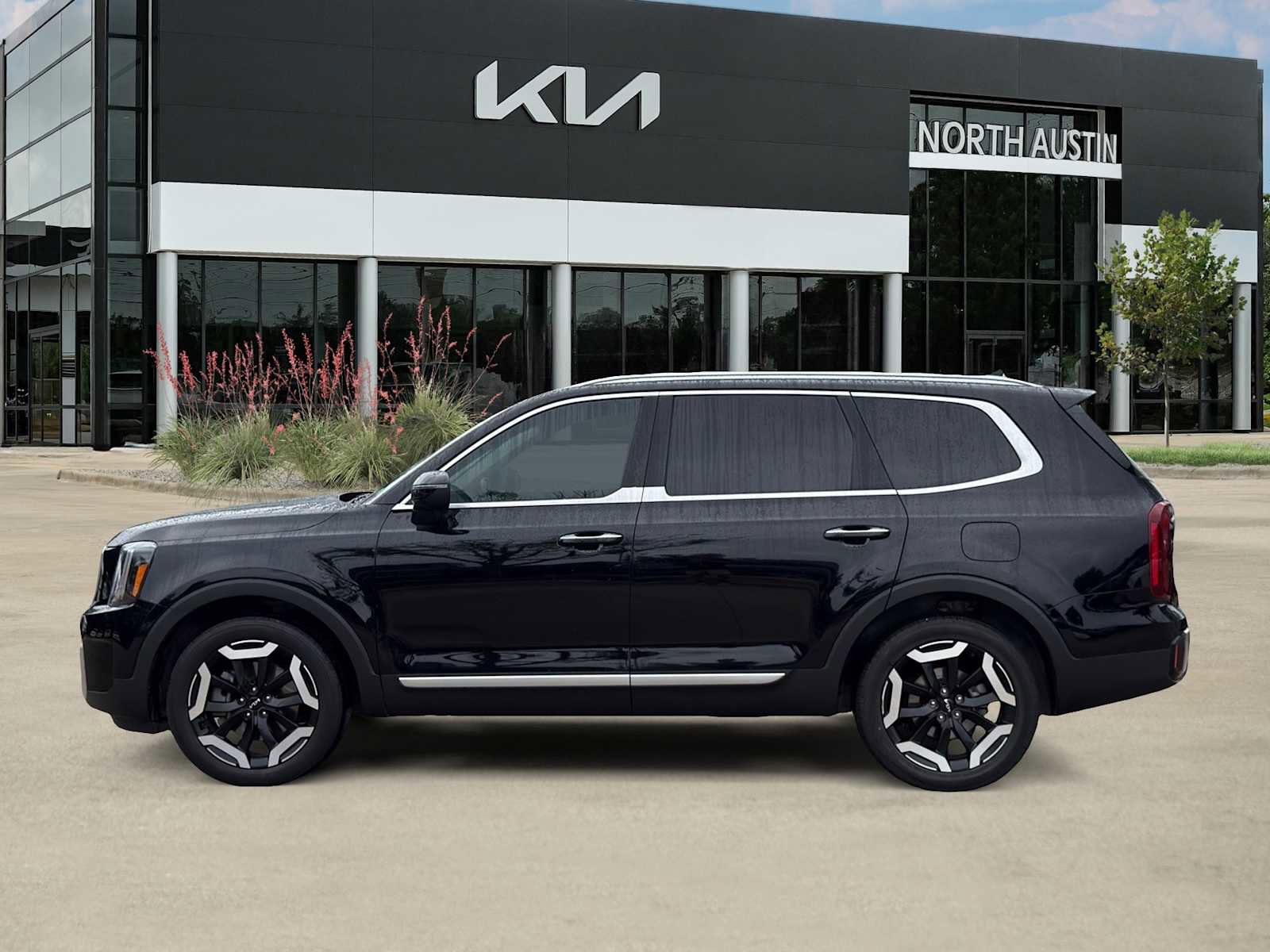 Used 2024 Kia Telluride S w/ S Sunroof Package FWD image 4