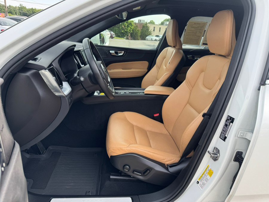 Used 2019 Volvo XC60 T6 Momentum w/ Multimedia Package AWD/4WD image 16