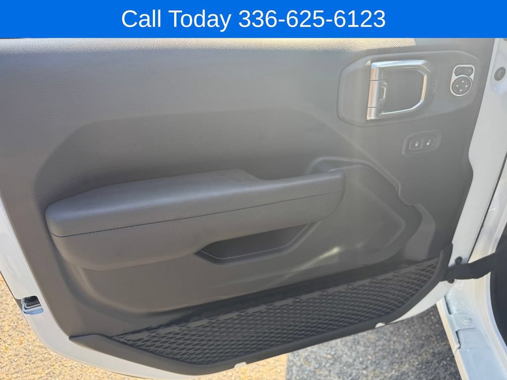 New 2025 Jeep Gladiator Sport AWD/4WD image 18