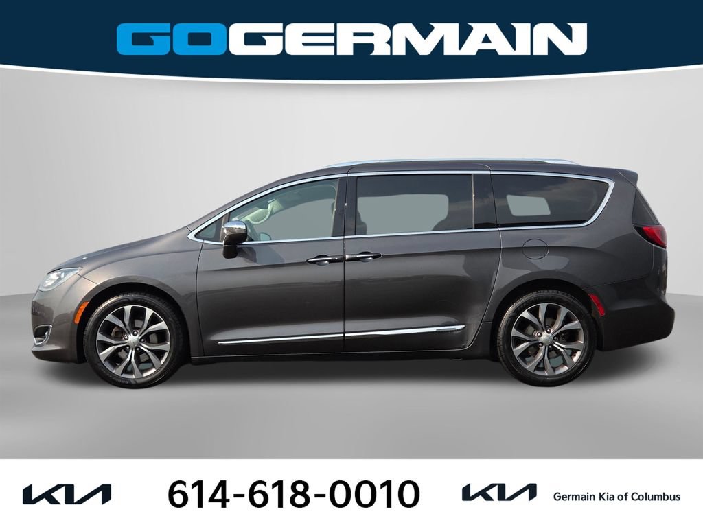 Used 2017 Chrysler Pacifica Limited w/ UConnect Theater Package FWD image 11