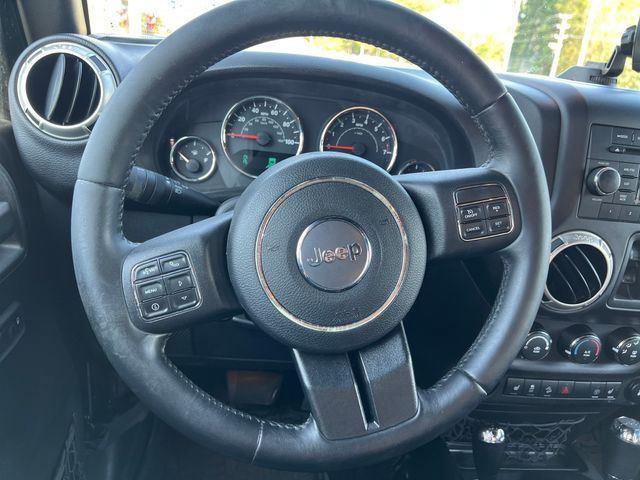 Used 2017 Jeep Wrangler Unlimited Sahara w/ Connectivity Group image 15