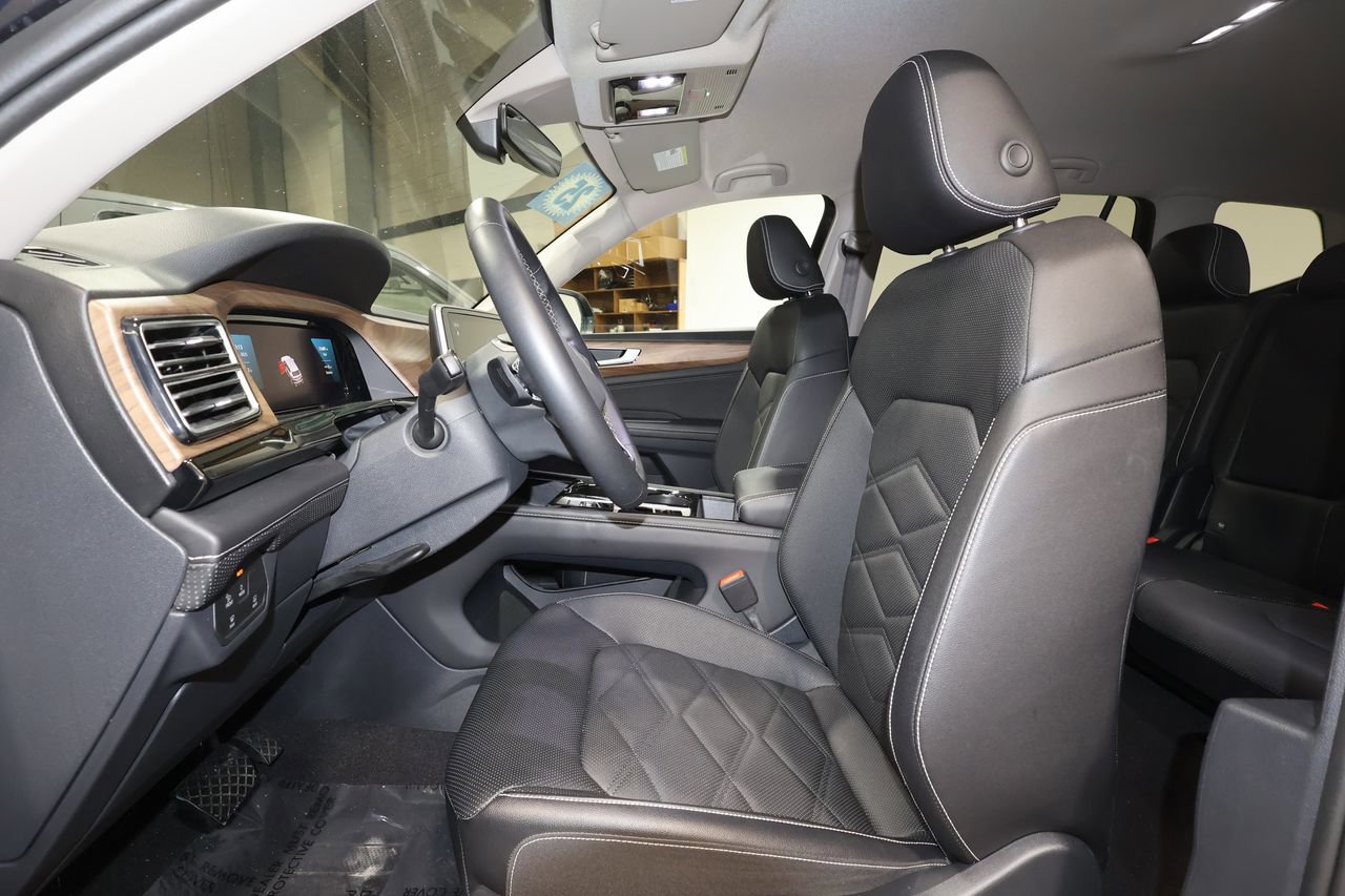 Used 2025 Volkswagen Atlas SE image 21