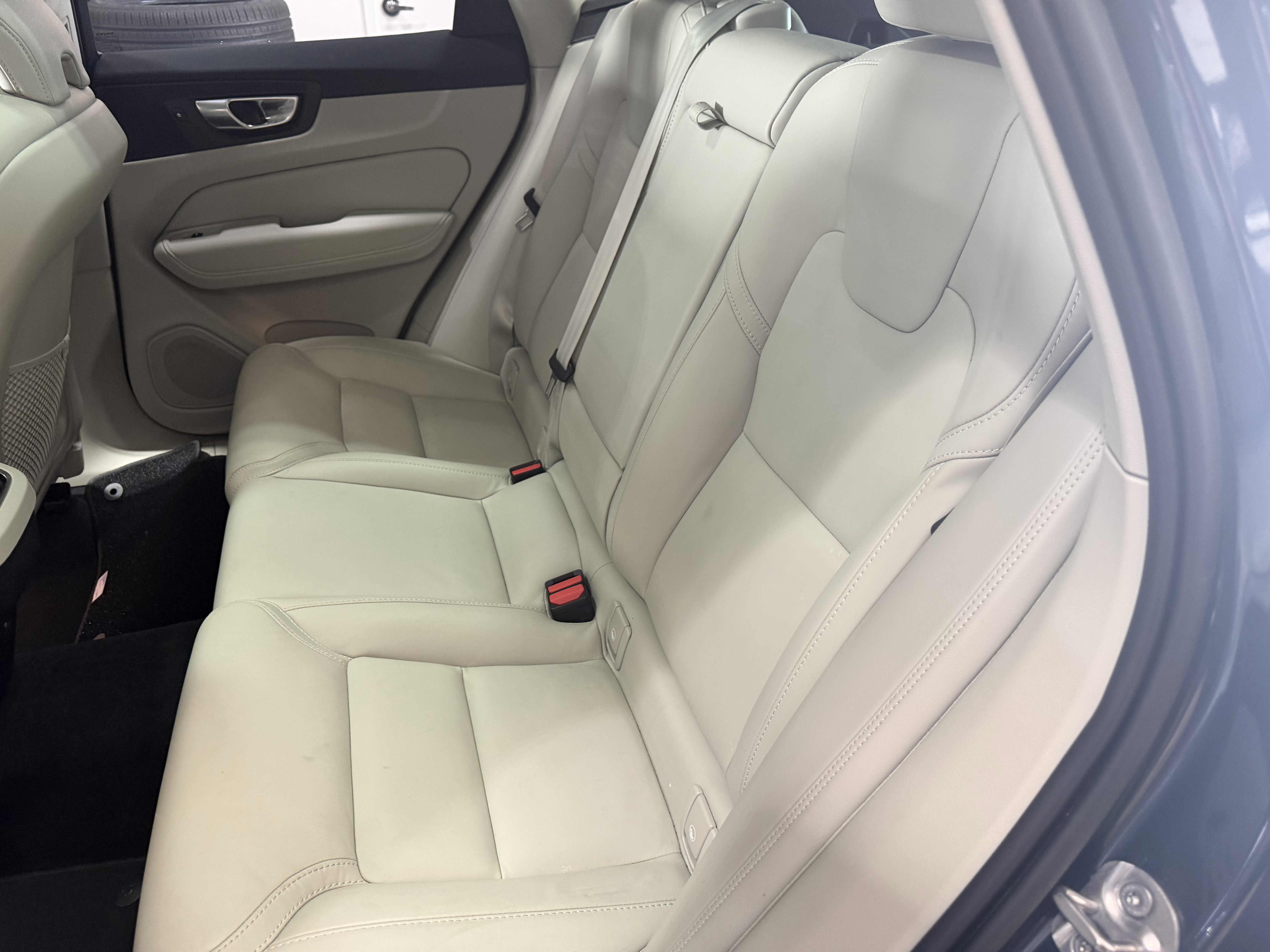 Used 2023 Volvo XC60 B5 Ultimate w/ Climate Package AWD/4WD image 24