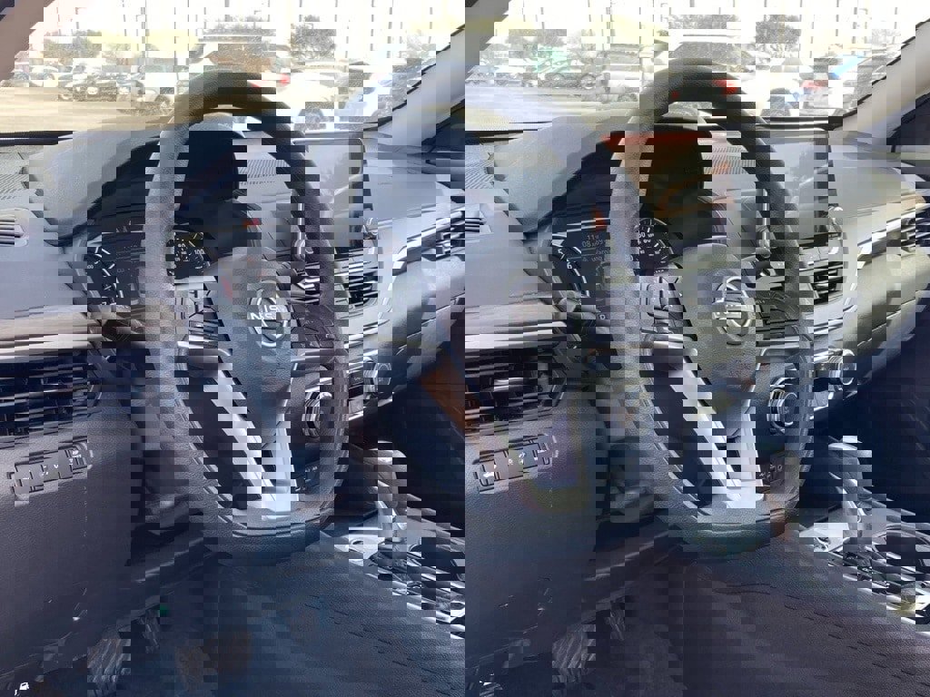 Used 2025 Nissan Altima 2.5 SV image 7