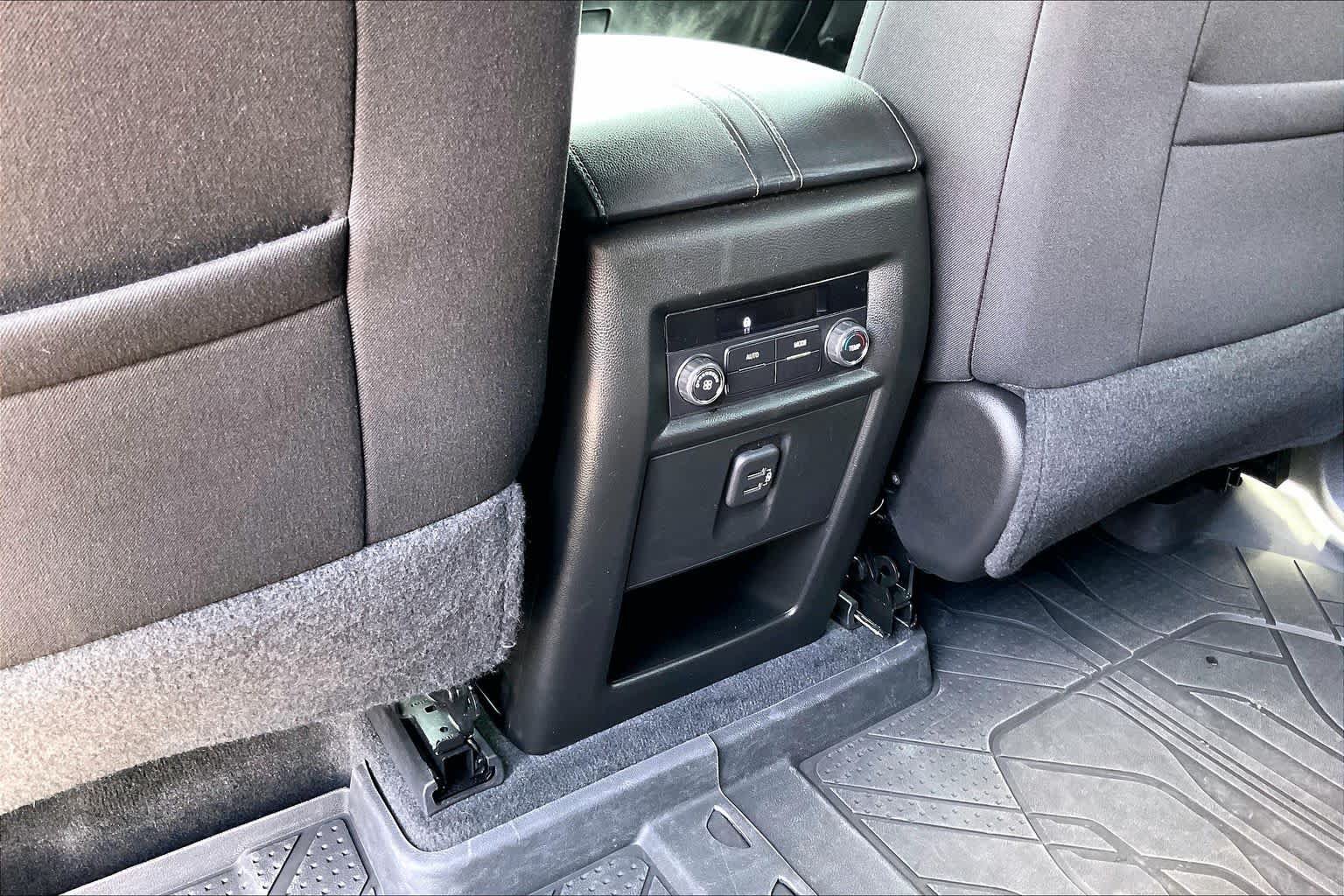 Used 2023 Chevrolet Traverse LT FWD image 34