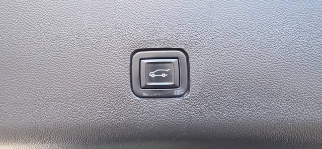 Used 2023 Chevrolet Traverse Premier AWD/4WD image 8