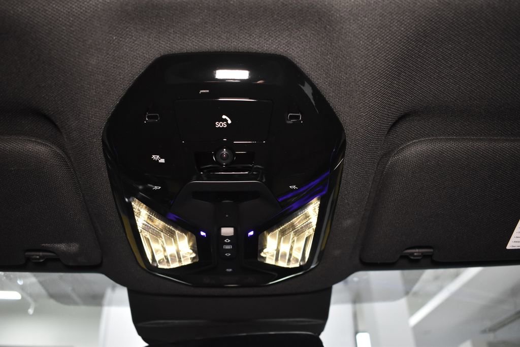 Used 2025 BMW i7 xDrive60 AWD/4WD image 37