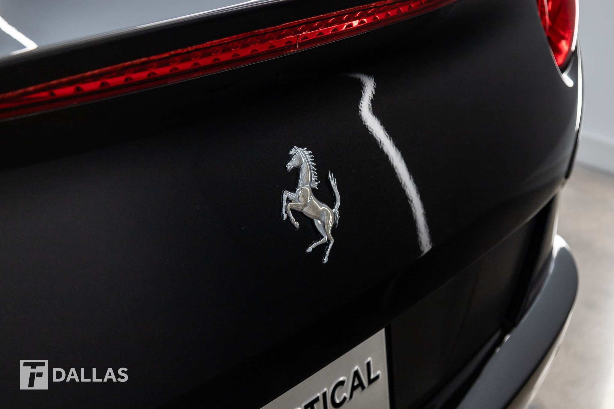 Used 2011 Ferrari California RWD image 12