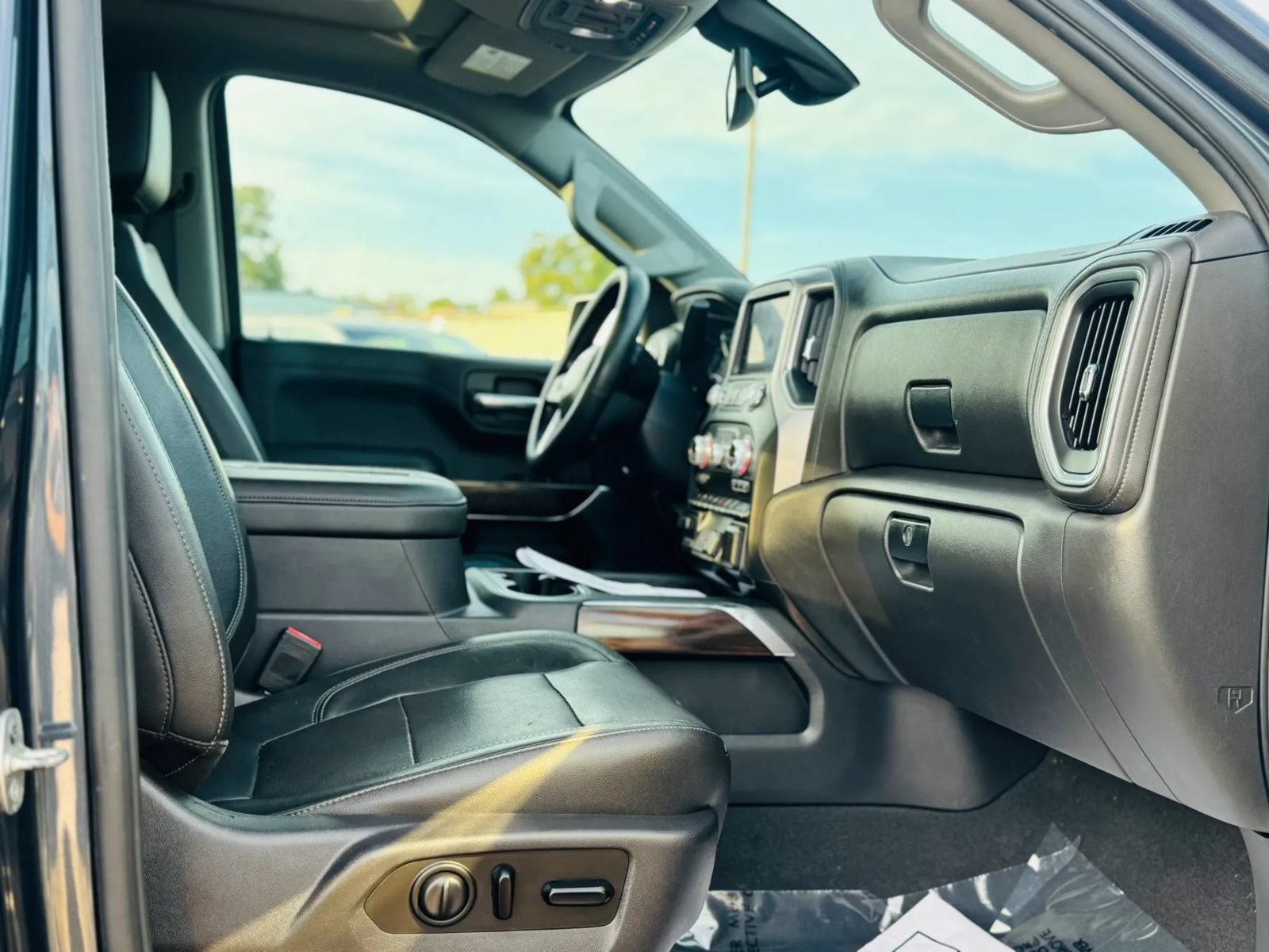 Used 2019 GMC Sierra 1500 SLT w/ SLT Premium Plus Package AWD/4WD image 22