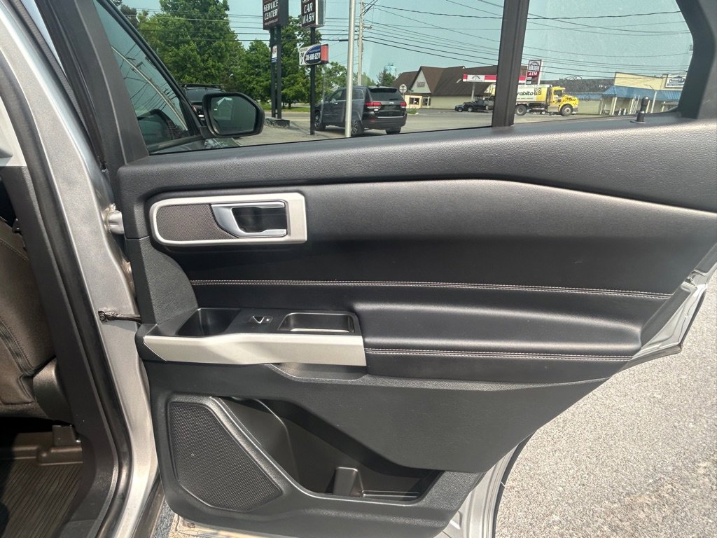 Used 2022 Ford Explorer XLT AWD/4WD image 22