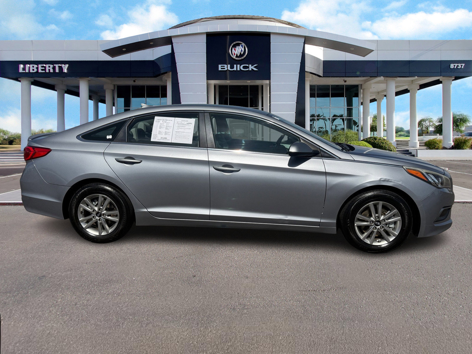Used 2017 Hyundai Sonata SE image 2