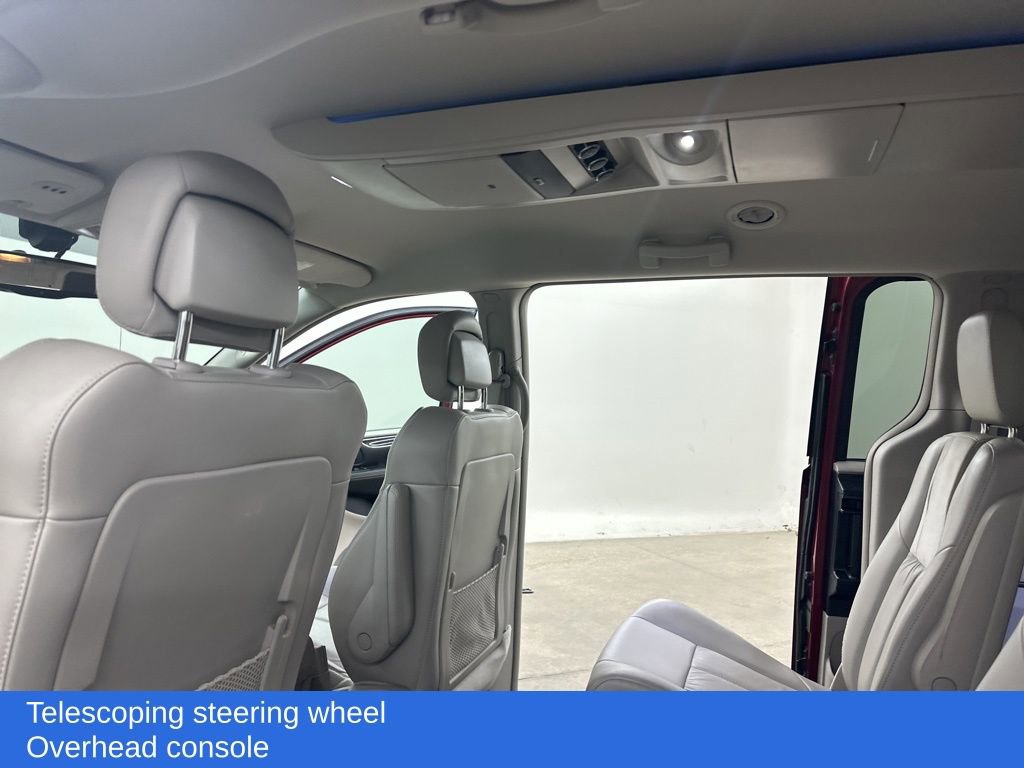 Used 2014 Chrysler Town & Country Limited image 28