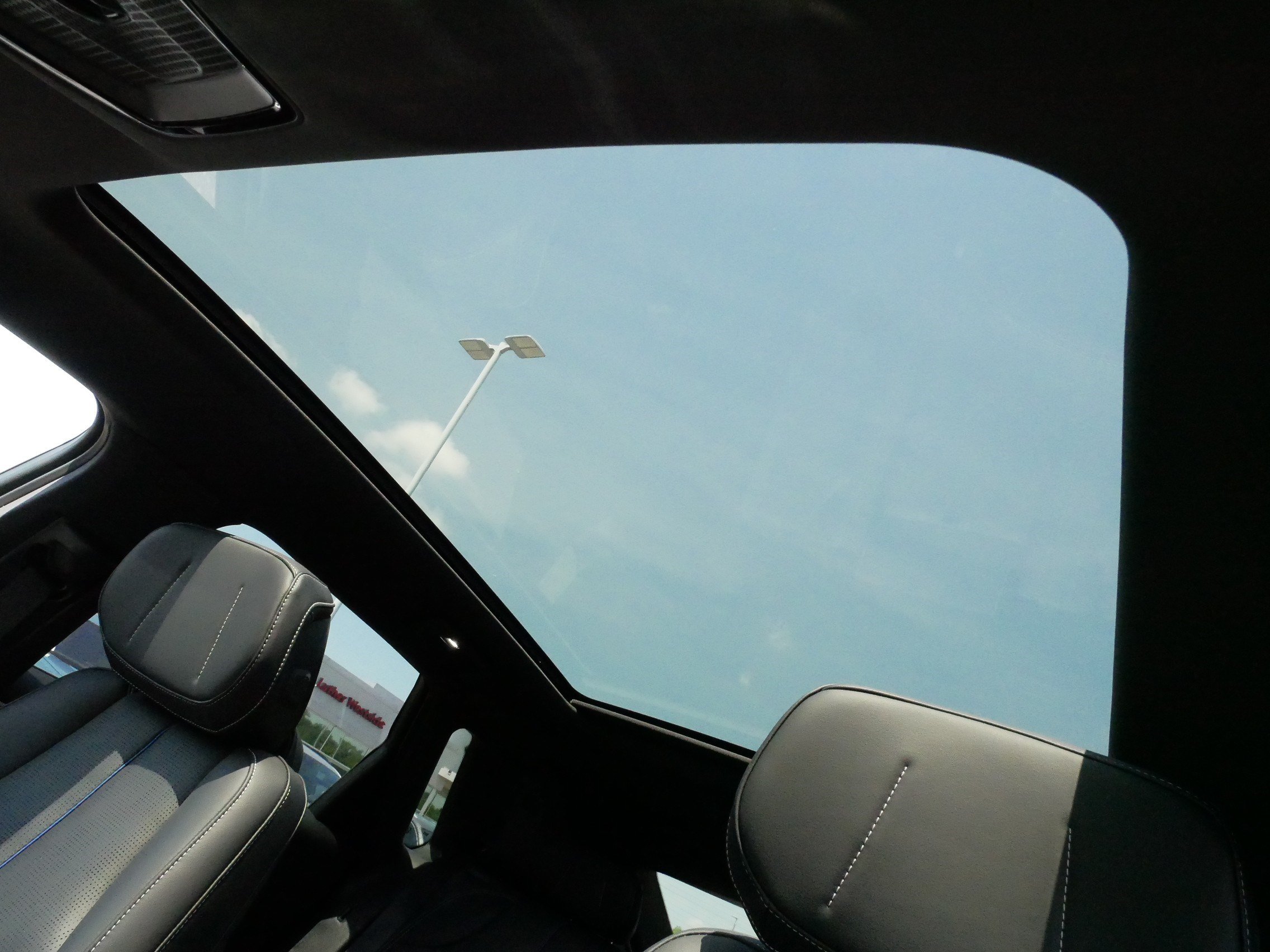 Used 2024 Cadillac Lyriq Luxury AWD/4WD image 31