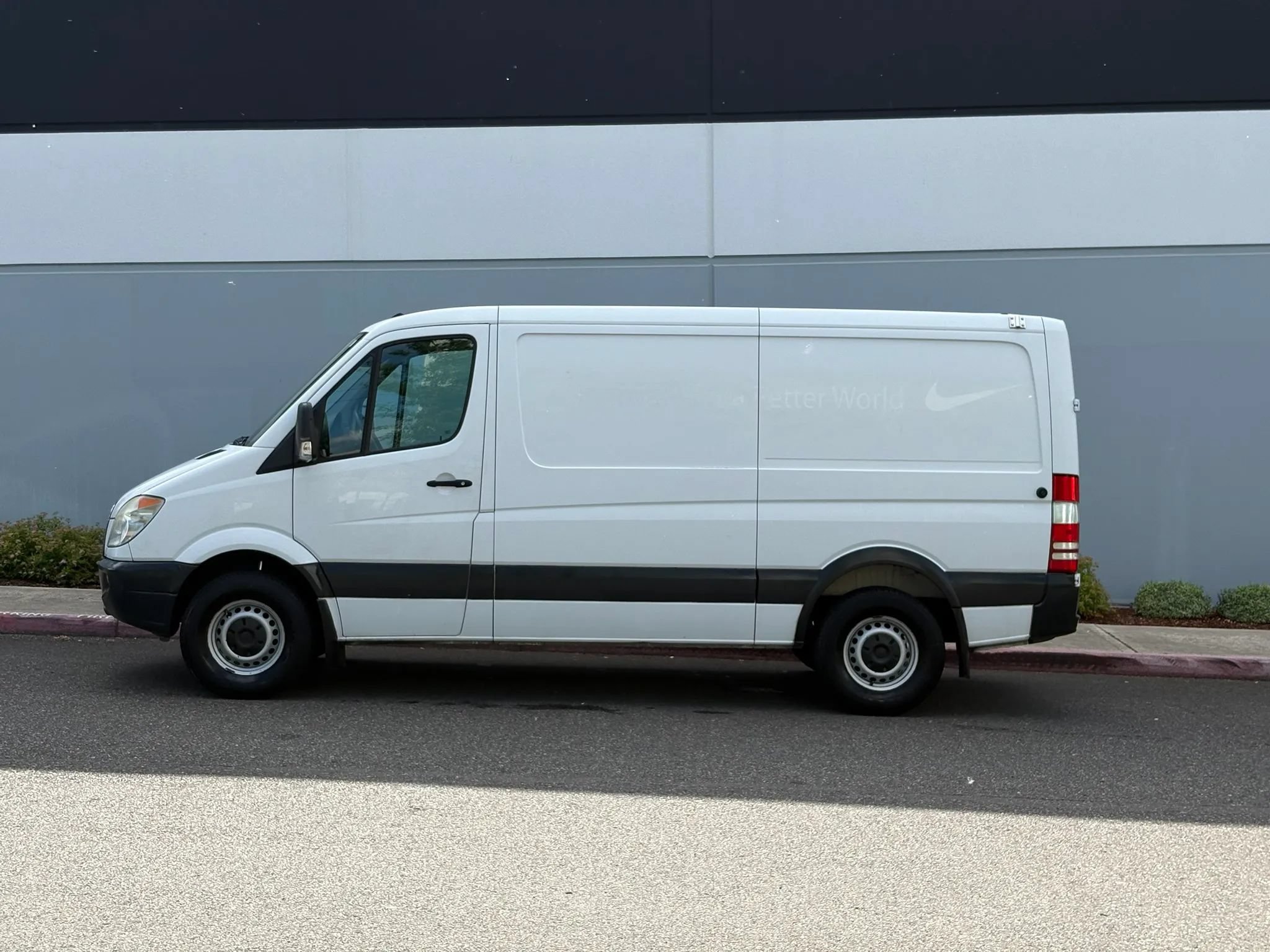 Used 2007 Dodge Sprinter 2500 RWD image 3