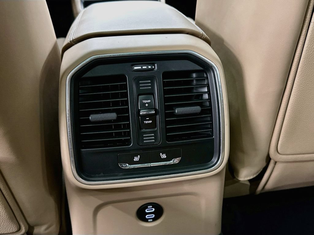 Certified 2025 Porsche Macan AWD/4WD image 26