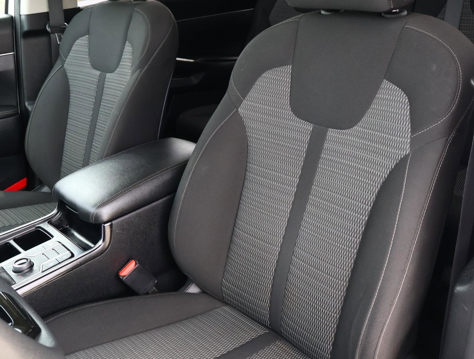 Used 2022 Kia Sorento LX image 12