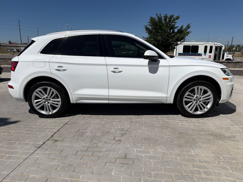Used 2019 Audi Q5 2.0T Premium Plus w/ Premium Plus Package AWD/4WD image 6