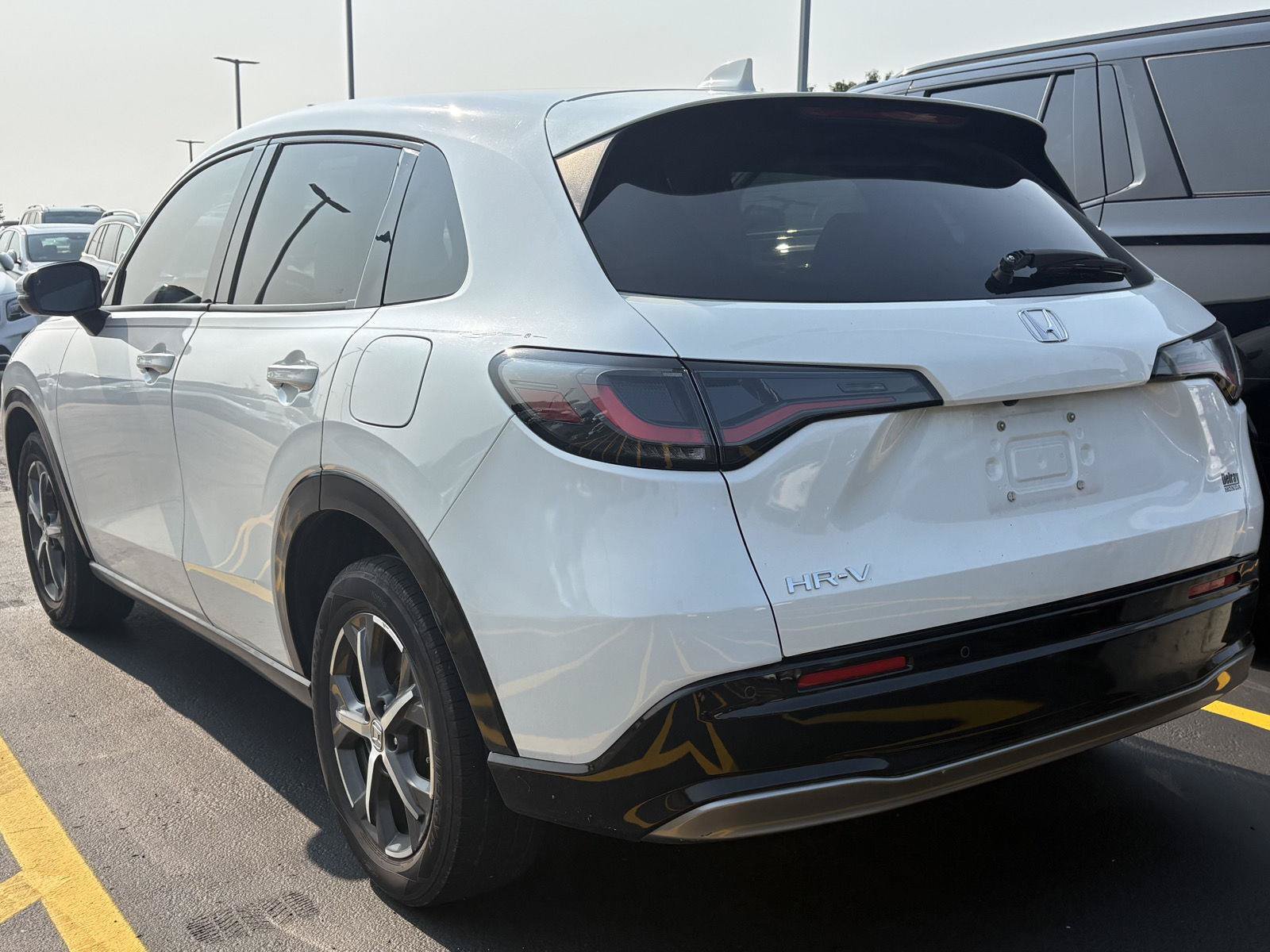 Used 2023 Honda HR-V EX-L image 4