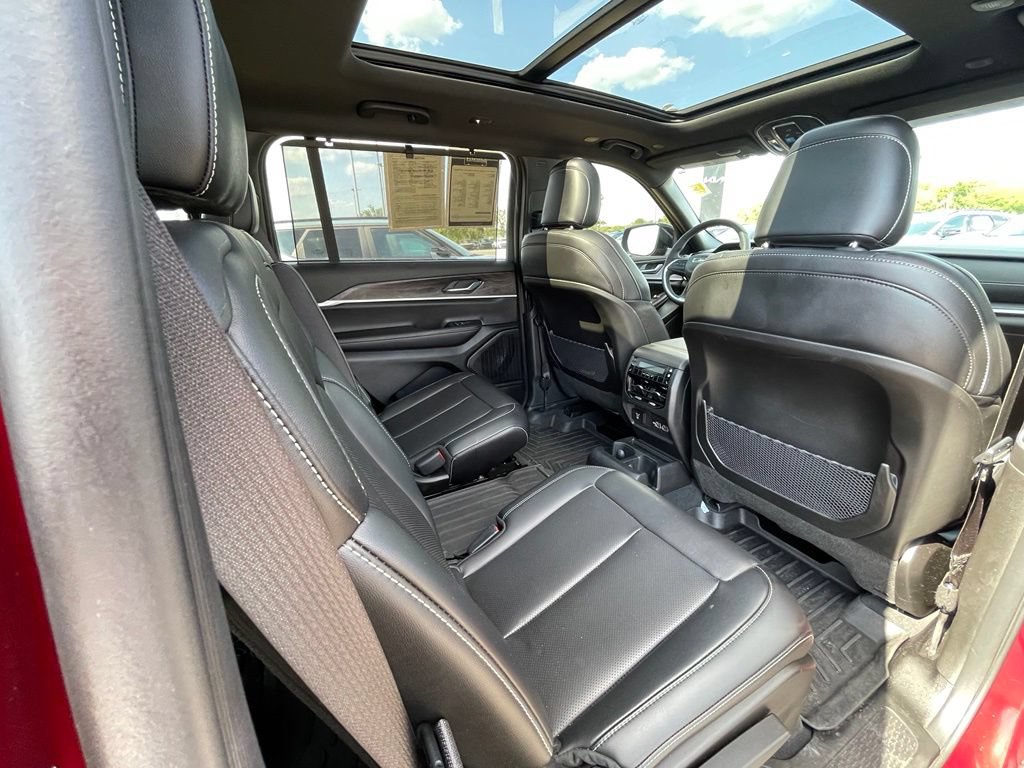 Used 2025 Jeep Grand Cherokee L Limited w/ Luxury Tech Group II AWD/4WD image 28