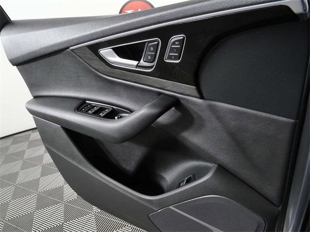 Used 2017 Audi Q7 3.0T Prestige w/ Prestige Package image 26